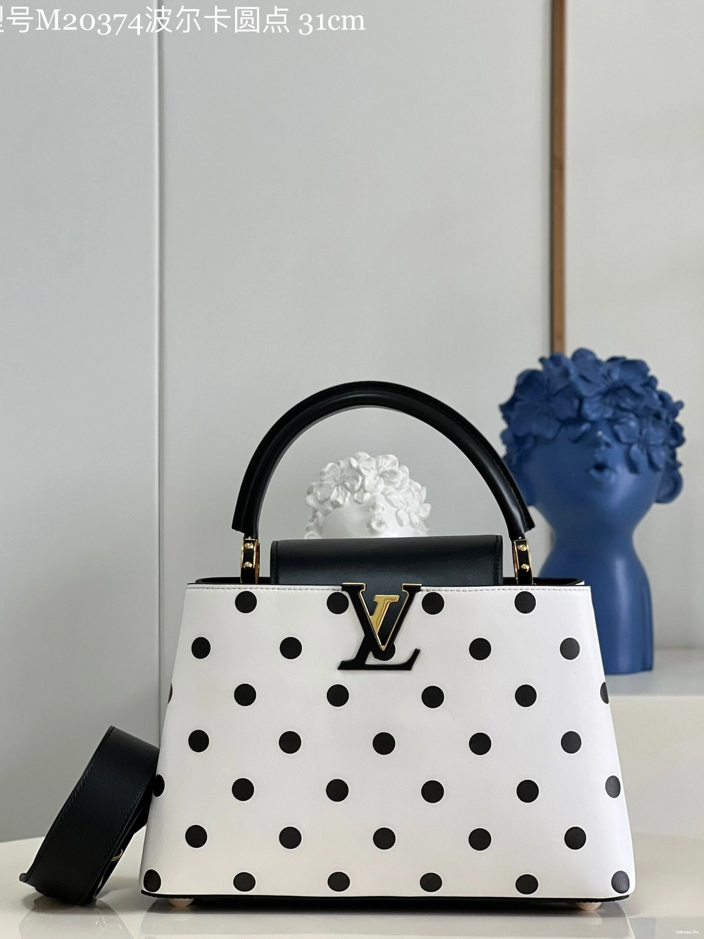 LOUIS CAPUCINES MM VUITTON 0402